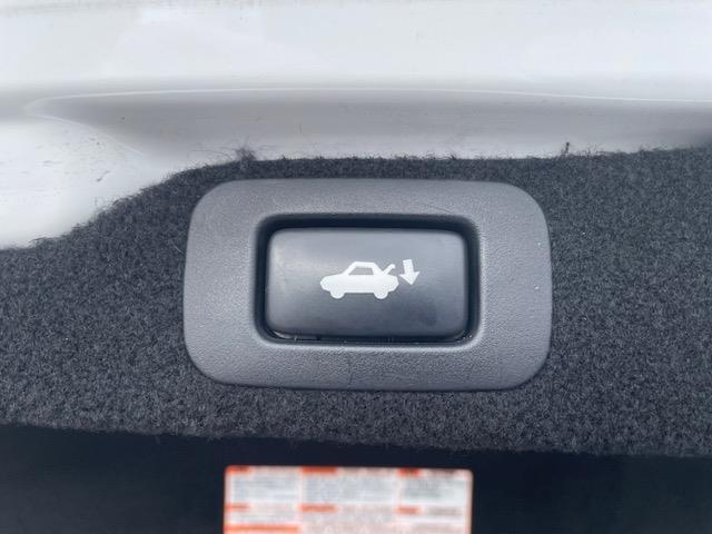 GS GS300h Fスポーツ ムーンルーフ/3眼LED/BSM/HUD/パワートランクリッド/セーフティシステムプラス/純正ナビ/フルセグ/CD/DVD/SD/BT/ETC2.0/レザー/シートベンチレーション/スペアキー(28枚目)