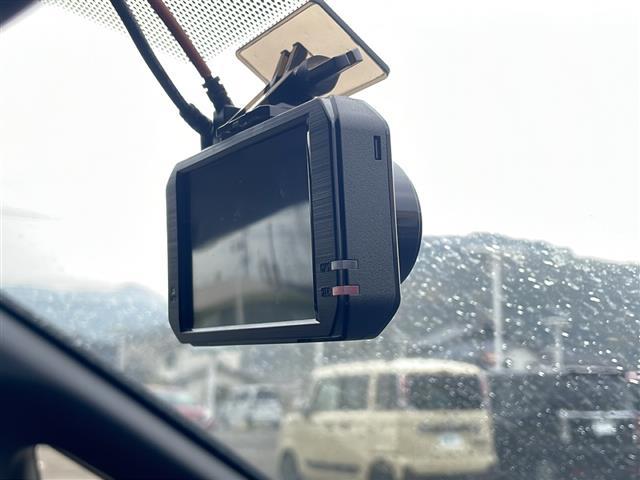 ヴォクシー ＺＳ　煌　ＡＬＰＩＮＥ１０型メモリナビ／フルセグＴＶ／バックカメラ／前後ドライブレコーダー／両側パワースライドドア／ビルトインＥＴＣ／純正１６インチアルミホイール／純正ＬＥＤヘッドライト（10枚目）