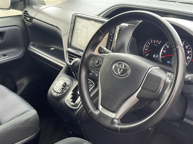 ヴォクシー ＺＳ　煌　ＡＬＰＩＮＥ１０型メモリナビ／フルセグＴＶ／バックカメラ／前後ドライブレコーダー／両側パワースライドドア／ビルトインＥＴＣ／純正１６インチアルミホイール／純正ＬＥＤヘッドライト（20枚目）