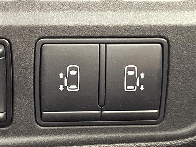 セレナ ｅ－パワー　ハイウェイスターＶ　純正９型ナビ　フルセグＴＶ　ＣＤ　ＤＶＤ　アラウンドビューモニター　純正フリップダウンモニター　両側電動スライドドア　ＬＥＤ　オートライト　純正１５インチアルミ　ブラインドスポットモニター　ＥＴＣ（6枚目）