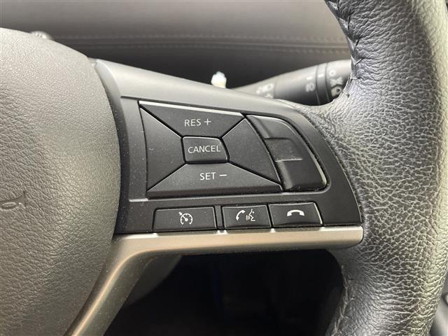 セレナ ｅ－パワー　ハイウェイスターＶ　純正９型ナビ　フルセグＴＶ　ＣＤ　ＤＶＤ　アラウンドビューモニター　純正フリップダウンモニター　両側電動スライドドア　ＬＥＤ　オートライト　純正１５インチアルミ　ブラインドスポットモニター　ＥＴＣ（8枚目）