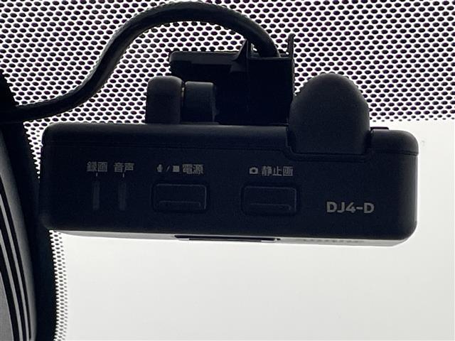 セレナ ｅ－パワー　ハイウェイスターＶ　純正９型ナビ　フルセグＴＶ　ＣＤ　ＤＶＤ　アラウンドビューモニター　純正フリップダウンモニター　両側電動スライドドア　ＬＥＤ　オートライト　純正１５インチアルミ　ブラインドスポットモニター　ＥＴＣ（9枚目）