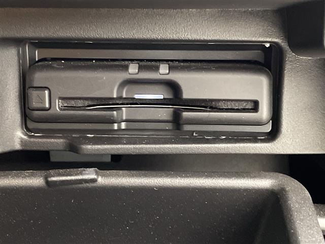 セレナ ｅ－パワー　ハイウェイスターＶ　純正９型ナビ　フルセグＴＶ　ＣＤ　ＤＶＤ　アラウンドビューモニター　純正フリップダウンモニター　両側電動スライドドア　ＬＥＤ　オートライト　純正１５インチアルミ　ブラインドスポットモニター　ＥＴＣ（10枚目）