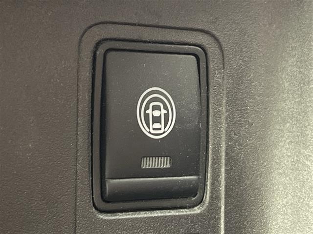 セレナ ｅ－パワー　ハイウェイスターＶ　純正９型ナビ　フルセグＴＶ　ＣＤ　ＤＶＤ　アラウンドビューモニター　純正フリップダウンモニター　両側電動スライドドア　ＬＥＤ　オートライト　純正１５インチアルミ　ブラインドスポットモニター　ＥＴＣ（13枚目）