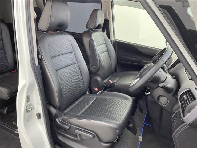 セレナ ｅ－パワー　ハイウェイスターＶ　純正９型ナビ　フルセグＴＶ　ＣＤ　ＤＶＤ　アラウンドビューモニター　純正フリップダウンモニター　両側電動スライドドア　ＬＥＤ　オートライト　純正１５インチアルミ　ブラインドスポットモニター　ＥＴＣ（15枚目）