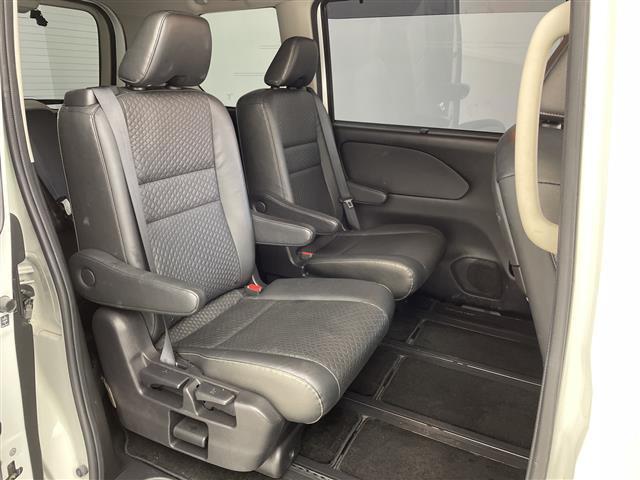 セレナ ｅ－パワー　ハイウェイスターＶ　純正９型ナビ　フルセグＴＶ　ＣＤ　ＤＶＤ　アラウンドビューモニター　純正フリップダウンモニター　両側電動スライドドア　ＬＥＤ　オートライト　純正１５インチアルミ　ブラインドスポットモニター　ＥＴＣ（16枚目）