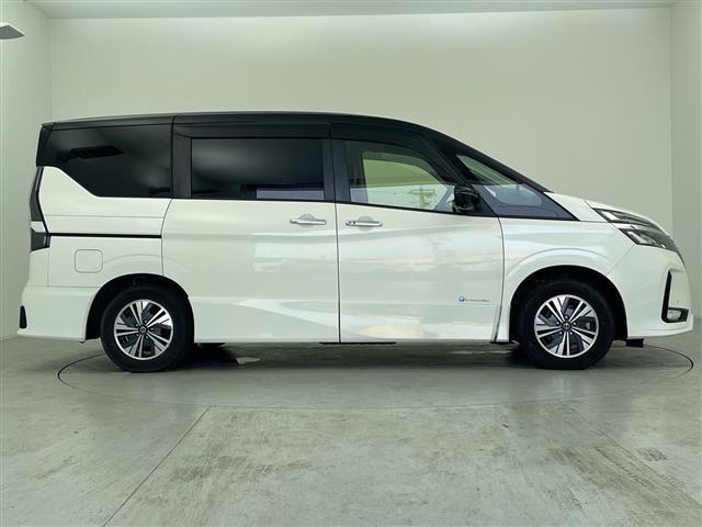 セレナ ｅ－パワー　ハイウェイスターＶ　純正９型ナビ　フルセグＴＶ　ＣＤ　ＤＶＤ　アラウンドビューモニター　純正フリップダウンモニター　両側電動スライドドア　ＬＥＤ　オートライト　純正１５インチアルミ　ブラインドスポットモニター　ＥＴＣ（23枚目）