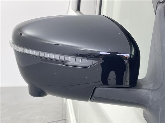 セレナ ｅ－パワー　ハイウェイスターＶ　純正９型ナビ　フルセグＴＶ　ＣＤ　ＤＶＤ　アラウンドビューモニター　純正フリップダウンモニター　両側電動スライドドア　ＬＥＤ　オートライト　純正１５インチアルミ　ブラインドスポットモニター　ＥＴＣ（27枚目）