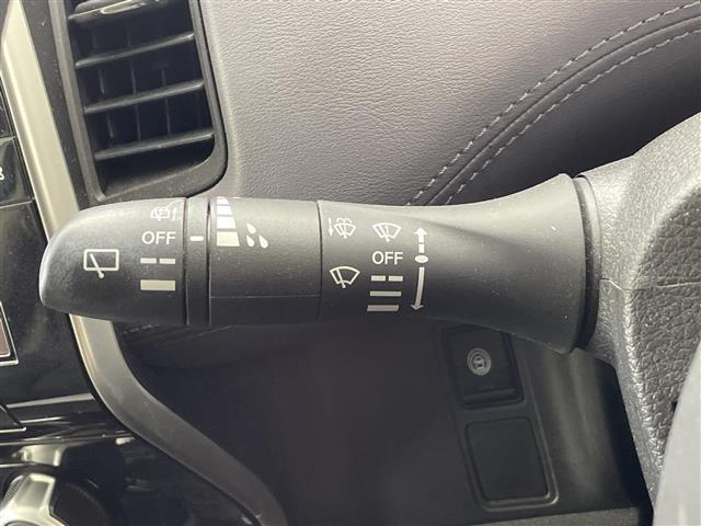 セレナ ｅ－パワー　ハイウェイスターＶ　純正９型ナビ　フルセグＴＶ　ＣＤ　ＤＶＤ　アラウンドビューモニター　純正フリップダウンモニター　両側電動スライドドア　ＬＥＤ　オートライト　純正１５インチアルミ　ブラインドスポットモニター　ＥＴＣ（32枚目）