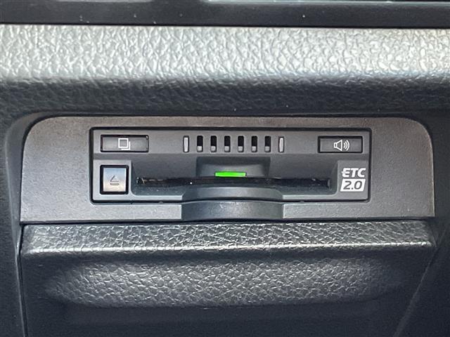 ヴォクシー ハイブリッドＺＳ　煌ＩＩＩ　純正１０型メモリナビ／バックモニター／純正フリップダウンモニター／前後ドライブレコーダー／純正ビルトインＥＴＣ２．０／両側パワースライドドア／前席パワーシート／前席シートヒーター／前席エアーシート（12枚目）