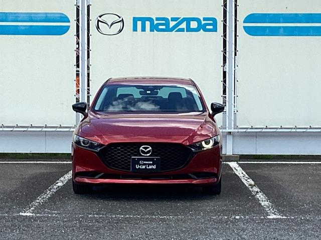 ＭＡＺＤＡ３セダン ２０Ｓ　ブラックトーンエディション　特別仕様車　グロスブラックカラードドアミラー　クルージング＆トラフィックサポート　ステアリングシフトスイッチ　ブラックメタリック塗装１８インチアルミホイール３６０°セーフティパッケージ　車載通信機（5枚目）