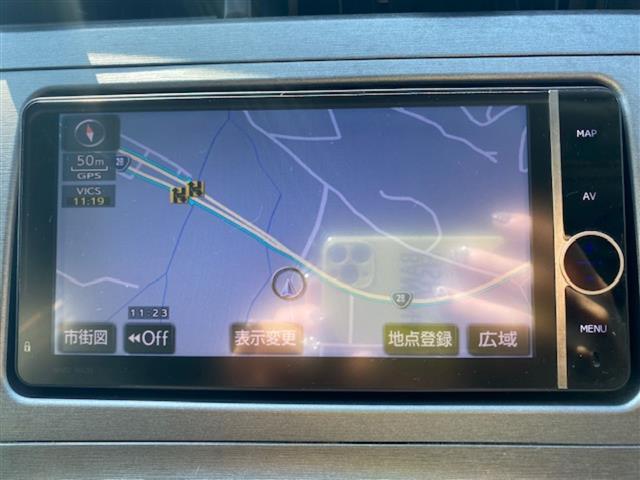 プリウス S ◇社外ナビ・フルセグTV(SD/CD/DVD/Bluetooth)・バックカメラ◇車両接近緊急装置◇ステアリングスイッチ◇ECOモード◇POWERモード◇EVモード◇ビルトインETC◇純正フロアマット(3枚目)