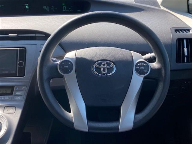 プリウス S ◇社外ナビ・フルセグTV(SD/CD/DVD/Bluetooth)・バックカメラ◇車両接近緊急装置◇ステアリングスイッチ◇ECOモード◇POWERモード◇EVモード◇ビルトインETC◇純正フロアマット(6枚目)