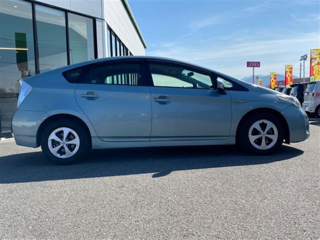 プリウス S ◇社外ナビ・フルセグTV(SD/CD/DVD/Bluetooth)・バックカメラ◇車両接近緊急装置◇ステアリングスイッチ◇ECOモード◇POWERモード◇EVモード◇ビルトインETC◇純正フロアマット(20枚目)