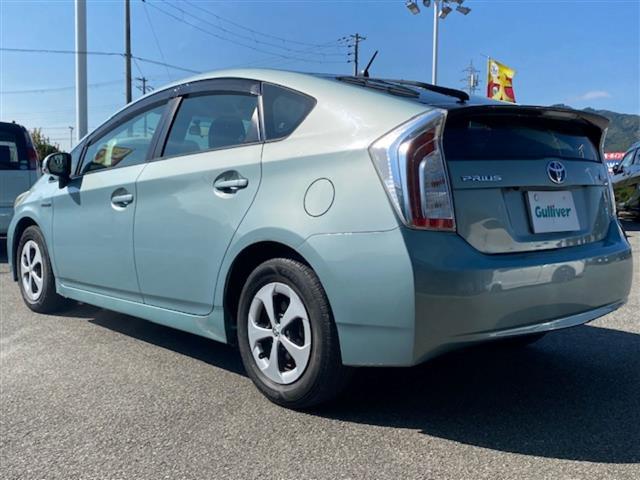 プリウス S ◇社外ナビ・フルセグTV(SD/CD/DVD/Bluetooth)・バックカメラ◇車両接近緊急装置◇ステアリングスイッチ◇ECOモード◇POWERモード◇EVモード◇ビルトインETC◇純正フロアマット(43枚目)
