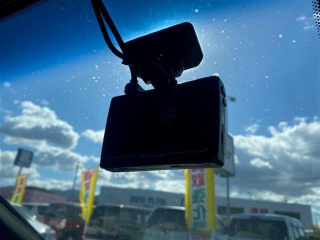 クラウンハイブリッド S 純正ナビ トヨタセーフティーセンス クリアランスソナー 追従付きクルーズコントロール オートライト オートハイビーム プリクラッシュセーフティーセンス パーキングサポート カーテンエアバック(3枚目)