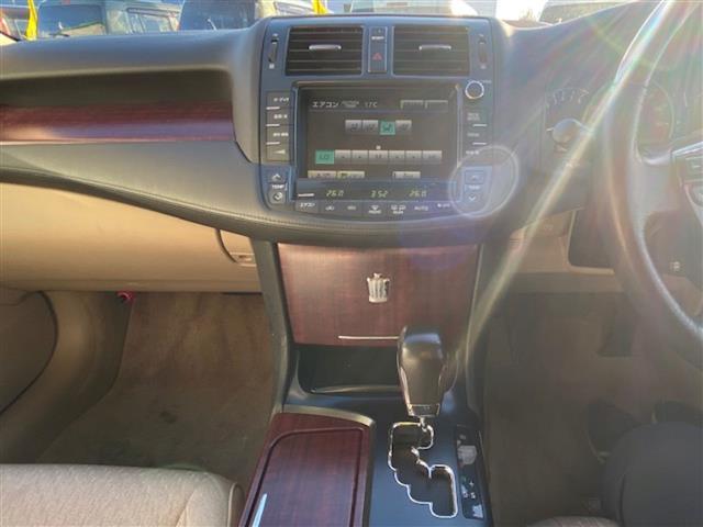 クラウン ロイヤルサルーン ナビパッケージ ☆純正HDDナビ(AM/FM/CD)☆コーナーセンサー☆クルーズコントロール☆バックカメラ☆オートライト☆ビルトインETC☆ドアバイザー☆電格ミラー☆純正マット☆プッシュスタート(15枚目)