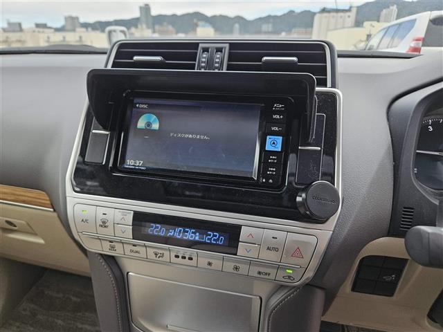 ランドクルーザープラド TX Lパッケージ マットブラックエディション 禁煙車 バックカメラ ドラレコ レーダークルコン 衝突被害軽減 車線逸脱防止支援 PKSB LEDオートライト 純正ナビTV ビルトインETC2.0 後席用モニター 革シート 前席Pシート/ヒーター(3枚目)