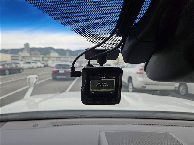 ランドクルーザープラド TX Lパッケージ マットブラックエディション 禁煙車 バックカメラ ドラレコ レーダークルコン 衝突被害軽減 車線逸脱防止支援 PKSB LEDオートライト 純正ナビTV ビルトインETC2.0 後席用モニター 革シート 前席Pシート/ヒーター(6枚目)