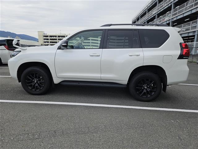 ランドクルーザープラド TX Lパッケージ マットブラックエディション 禁煙車 バックカメラ ドラレコ レーダークルコン 衝突被害軽減 車線逸脱防止支援 PKSB LEDオートライト 純正ナビTV ビルトインETC2.0 後席用モニター 革シート 前席Pシート/ヒーター(18枚目)