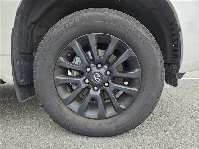 ランドクルーザープラド TX Lパッケージ マットブラックエディション 禁煙車 バックカメラ ドラレコ レーダークルコン 衝突被害軽減 車線逸脱防止支援 PKSB LEDオートライト 純正ナビTV ビルトインETC2.0 後席用モニター 革シート 前席Pシート/ヒーター(19枚目)