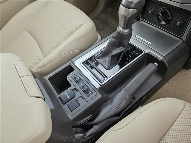 ランドクルーザープラド TX Lパッケージ マットブラックエディション 禁煙車 バックカメラ ドラレコ レーダークルコン 衝突被害軽減 車線逸脱防止支援 PKSB LEDオートライト 純正ナビTV ビルトインETC2.0 後席用モニター 革シート 前席Pシート/ヒーター(26枚目)