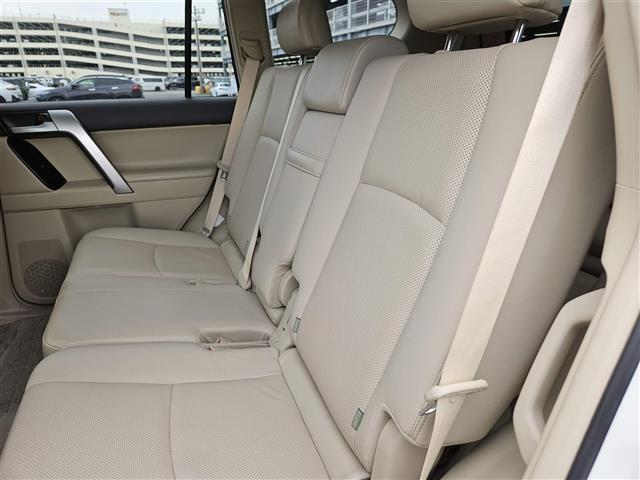 ランドクルーザープラド TX Lパッケージ マットブラックエディション 禁煙車 バックカメラ ドラレコ レーダークルコン 衝突被害軽減 車線逸脱防止支援 PKSB LEDオートライト 純正ナビTV ビルトインETC2.0 後席用モニター 革シート 前席Pシート/ヒーター(29枚目)