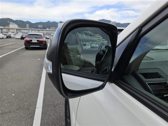 ランドクルーザープラド TX Lパッケージ マットブラックエディション 禁煙車 バックカメラ ドラレコ レーダークルコン 衝突被害軽減 車線逸脱防止支援 PKSB LEDオートライト 純正ナビTV ビルトインETC2.0 後席用モニター 革シート 前席Pシート/ヒーター(34枚目)