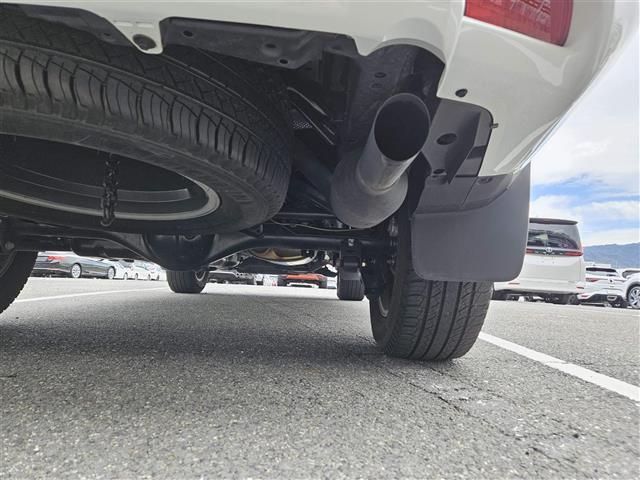 ランドクルーザープラド TX Lパッケージ マットブラックエディション 禁煙車 バックカメラ ドラレコ レーダークルコン 衝突被害軽減 車線逸脱防止支援 PKSB LEDオートライト 純正ナビTV ビルトインETC2.0 後席用モニター 革シート 前席Pシート/ヒーター(39枚目)