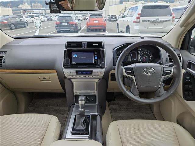 ランドクルーザープラド TX Lパッケージ マットブラックエディション 禁煙車 バックカメラ ドラレコ レーダークルコン 衝突被害軽減 車線逸脱防止支援 PKSB LEDオートライト 純正ナビTV ビルトインETC2.0 後席用モニター 革シート 前席Pシート/ヒーター(42枚目)