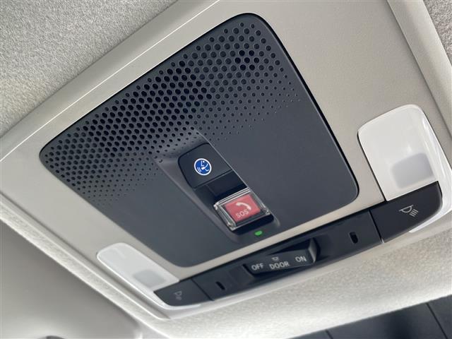 フリード クロスター　純正８型ナビ／衝突軽減装置／レーダークルーズコントロール／ブラインドスポットモニター／クリアランスソナー／電動パーキングブレーキ／ブレーキホールド／前席シートヒーター／オートハイビーム（3枚目）