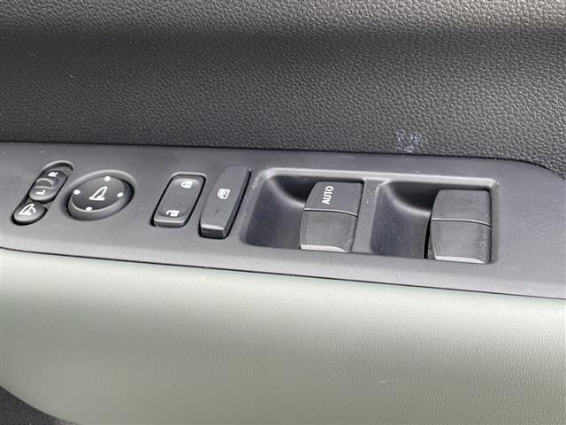 フリード クロスター　純正８型ナビ／衝突軽減装置／レーダークルーズコントロール／ブラインドスポットモニター／クリアランスソナー／電動パーキングブレーキ／ブレーキホールド／前席シートヒーター／オートハイビーム（16枚目）