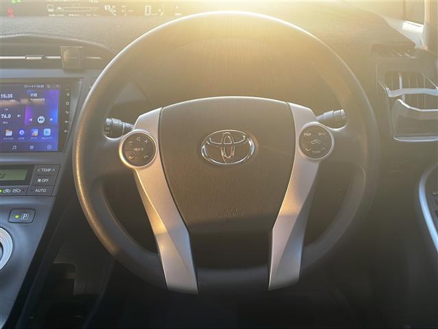 プリウス Ｓ　◇ディスプレイオーディオ◇ヘッドライトレベライザー◇ステアリングスイッチ◇サーキュレーター◇純正マット◇ビルトインＥＴＣ◇ＥＣＯモード◇ＰＯＷＥＲモード◇ＥＶモード◇ＬＥＤヘッドライト（6枚目）