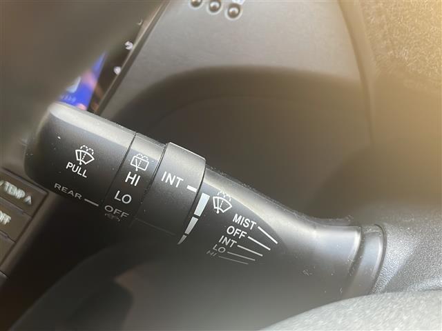 プリウス Ｓ　◇ディスプレイオーディオ◇ヘッドライトレベライザー◇ステアリングスイッチ◇サーキュレーター◇純正マット◇ビルトインＥＴＣ◇ＥＣＯモード◇ＰＯＷＥＲモード◇ＥＶモード◇ＬＥＤヘッドライト（9枚目）