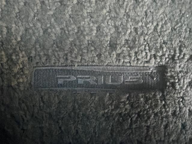 プリウス Ｓ　◇ディスプレイオーディオ◇ヘッドライトレベライザー◇ステアリングスイッチ◇サーキュレーター◇純正マット◇ビルトインＥＴＣ◇ＥＣＯモード◇ＰＯＷＥＲモード◇ＥＶモード◇ＬＥＤヘッドライト（16枚目）