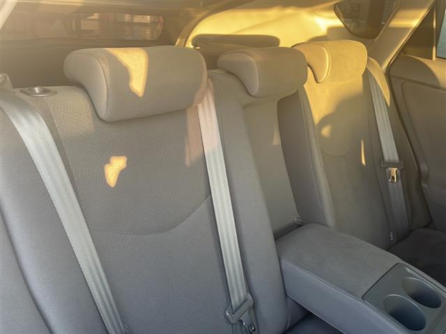 プリウス Ｓ　◇ディスプレイオーディオ◇ヘッドライトレベライザー◇ステアリングスイッチ◇サーキュレーター◇純正マット◇ビルトインＥＴＣ◇ＥＣＯモード◇ＰＯＷＥＲモード◇ＥＶモード◇ＬＥＤヘッドライト（22枚目）