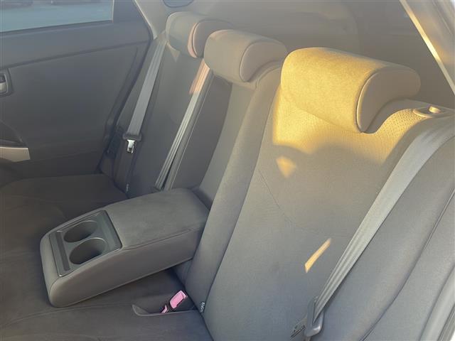 プリウス Ｓ　◇ディスプレイオーディオ◇ヘッドライトレベライザー◇ステアリングスイッチ◇サーキュレーター◇純正マット◇ビルトインＥＴＣ◇ＥＣＯモード◇ＰＯＷＥＲモード◇ＥＶモード◇ＬＥＤヘッドライト（23枚目）