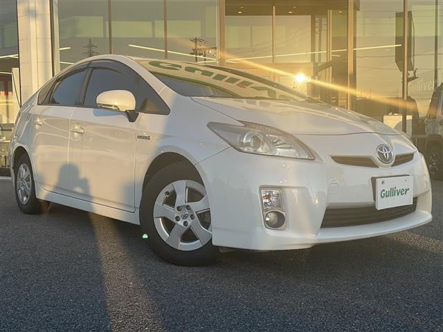 プリウス Ｓ　◇ディスプレイオーディオ◇ヘッドライトレベライザー◇ステアリングスイッチ◇サーキュレーター◇純正マット◇ビルトインＥＴＣ◇ＥＣＯモード◇ＰＯＷＥＲモード◇ＥＶモード◇ＬＥＤヘッドライト（25枚目）