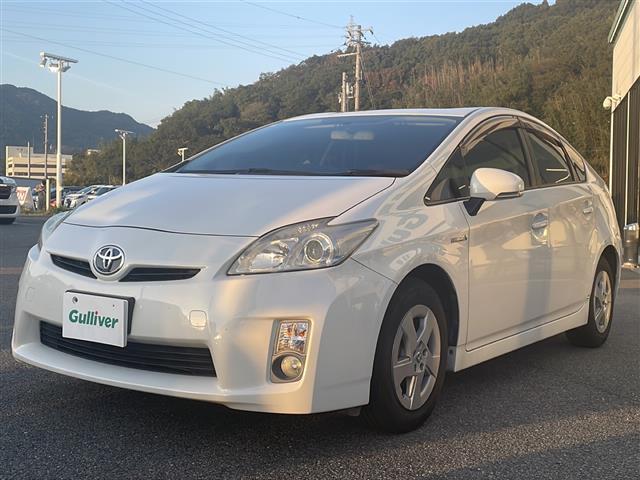 プリウス Ｓ　◇ディスプレイオーディオ◇ヘッドライトレベライザー◇ステアリングスイッチ◇サーキュレーター◇純正マット◇ビルトインＥＴＣ◇ＥＣＯモード◇ＰＯＷＥＲモード◇ＥＶモード◇ＬＥＤヘッドライト（26枚目）