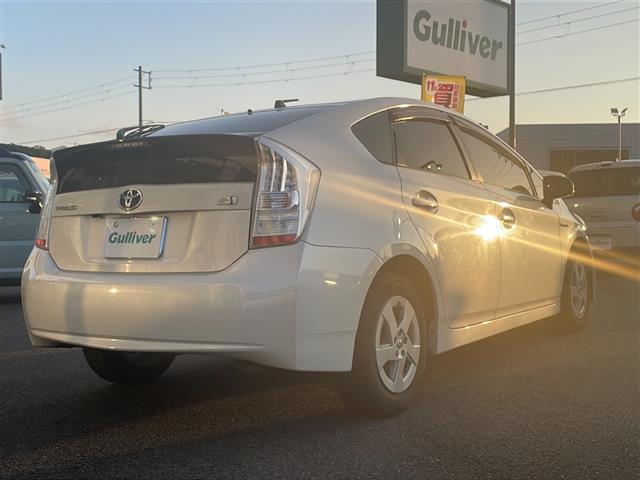 プリウス Ｓ　◇ディスプレイオーディオ◇ヘッドライトレベライザー◇ステアリングスイッチ◇サーキュレーター◇純正マット◇ビルトインＥＴＣ◇ＥＣＯモード◇ＰＯＷＥＲモード◇ＥＶモード◇ＬＥＤヘッドライト（29枚目）