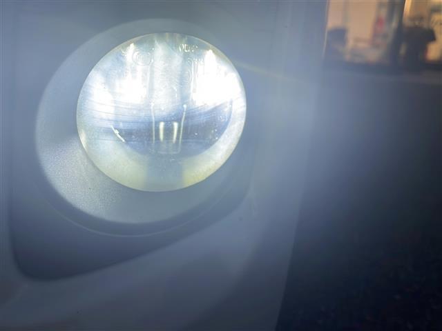 プリウス Ｓ　◇ディスプレイオーディオ◇ヘッドライトレベライザー◇ステアリングスイッチ◇サーキュレーター◇純正マット◇ビルトインＥＴＣ◇ＥＣＯモード◇ＰＯＷＥＲモード◇ＥＶモード◇ＬＥＤヘッドライト（39枚目）