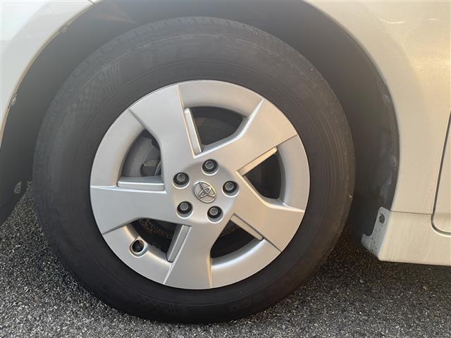 プリウス Ｓ　◇ディスプレイオーディオ◇ヘッドライトレベライザー◇ステアリングスイッチ◇サーキュレーター◇純正マット◇ビルトインＥＴＣ◇ＥＣＯモード◇ＰＯＷＥＲモード◇ＥＶモード◇ＬＥＤヘッドライト（41枚目）