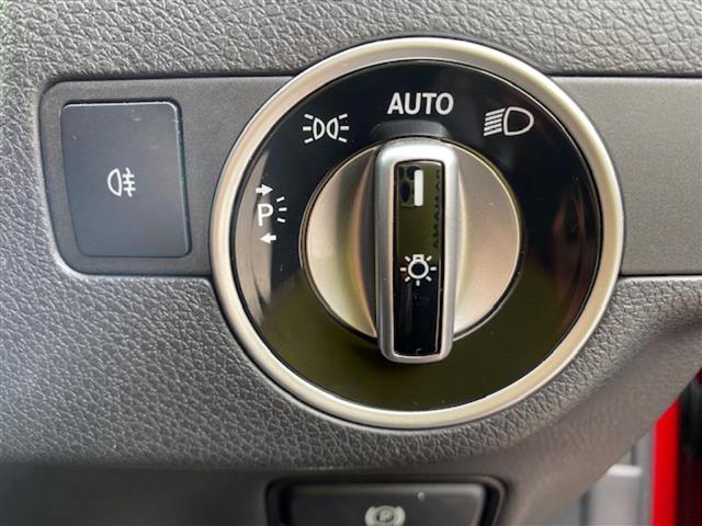 CLAクラス シューティングブレーク CLA180 シューティングブレーク スポーツ ◇純正ナビ(FM/BT/CD)・フルセグTV◇バックモニター◇クルーズコントロール◇ブラインドスポットモニター◇ステアリングスイッチ◇パドルシフト◇運転席パワーシート◇電動リアゲート(20枚目)