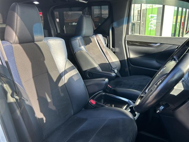 ヴェルファイア ２．５Ｚ　Ａエディション　ゴールデンアイズ　サンルーフ／アルパイン１１型ナビ／アルパイン１２．８型フリップダウンモニター／衝突軽減装置／クリアランスソナー／レーダークルーズコントロール／バックカメラ／電動パーキング／オートホールド／ＥＴＣ（25枚目）