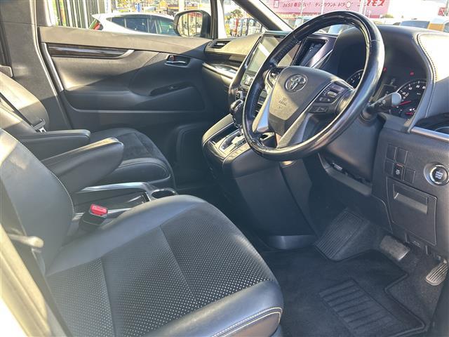 ヴェルファイア ２．５Ｚ　Ａエディション　ゴールデンアイズ　サンルーフ／アルパイン１１型ナビ／アルパイン１２．８型フリップダウンモニター／衝突軽減装置／クリアランスソナー／レーダークルーズコントロール／バックカメラ／電動パーキング／オートホールド／ＥＴＣ（26枚目）