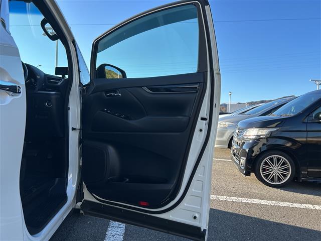 ヴェルファイア ２．５Ｚ　Ａエディション　ゴールデンアイズ　サンルーフ／アルパイン１１型ナビ／アルパイン１２．８型フリップダウンモニター／衝突軽減装置／クリアランスソナー／レーダークルーズコントロール／バックカメラ／電動パーキング／オートホールド／ＥＴＣ（41枚目）