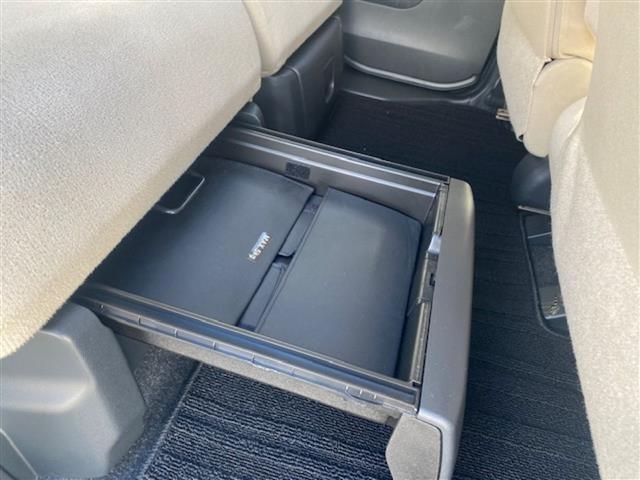 スペイド Ｆ　社外９インチフローティングナビ（ＡＭ／ＦＭ／ＢＴ）／フルセグＴＶ／バックカメラ／前後ドラレコ／ドアバイザー／Ｐスタート／片側パワスラ／ＥＴＣ／ＨＩＤ／モデリスタエアロ・マフラー／ＴＡＮＡＢＥ車高調（22枚目）