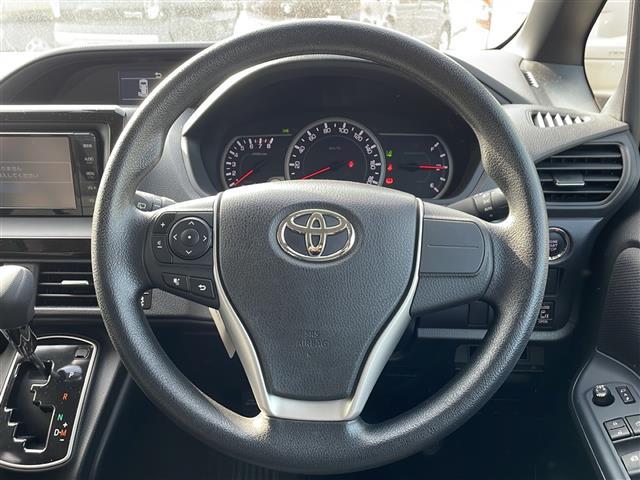 ノア Ｘ　ディライトプラス　◇純正ナビ（ＡＭ／ＦＭ／ＢＴ）フルセグＴＶ◇バックカメラ◇ステアリングスイッチ◇エコモード◇横滑り防止◇アイドリングストップ◇オートハイビーム◇衝突軽減システム◇レーンアシスト◇両側パワースライドドア（4枚目）