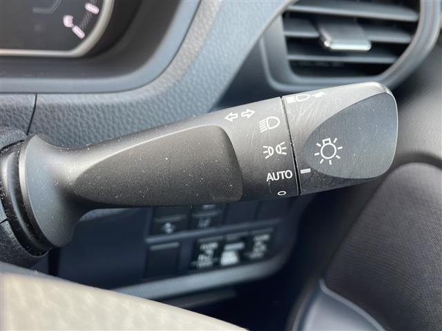 ノア Ｘ　ディライトプラス　◇純正ナビ（ＡＭ／ＦＭ／ＢＴ）フルセグＴＶ◇バックカメラ◇ステアリングスイッチ◇エコモード◇横滑り防止◇アイドリングストップ◇オートハイビーム◇衝突軽減システム◇レーンアシスト◇両側パワースライドドア（7枚目）