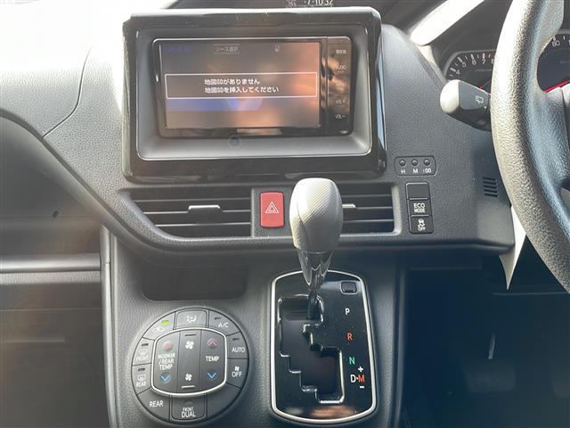 ノア Ｘ　ディライトプラス　◇純正ナビ（ＡＭ／ＦＭ／ＢＴ）フルセグＴＶ◇バックカメラ◇ステアリングスイッチ◇エコモード◇横滑り防止◇アイドリングストップ◇オートハイビーム◇衝突軽減システム◇レーンアシスト◇両側パワースライドドア（9枚目）